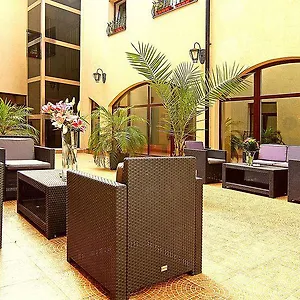 https://trianon.bucharesthotelsnow.com